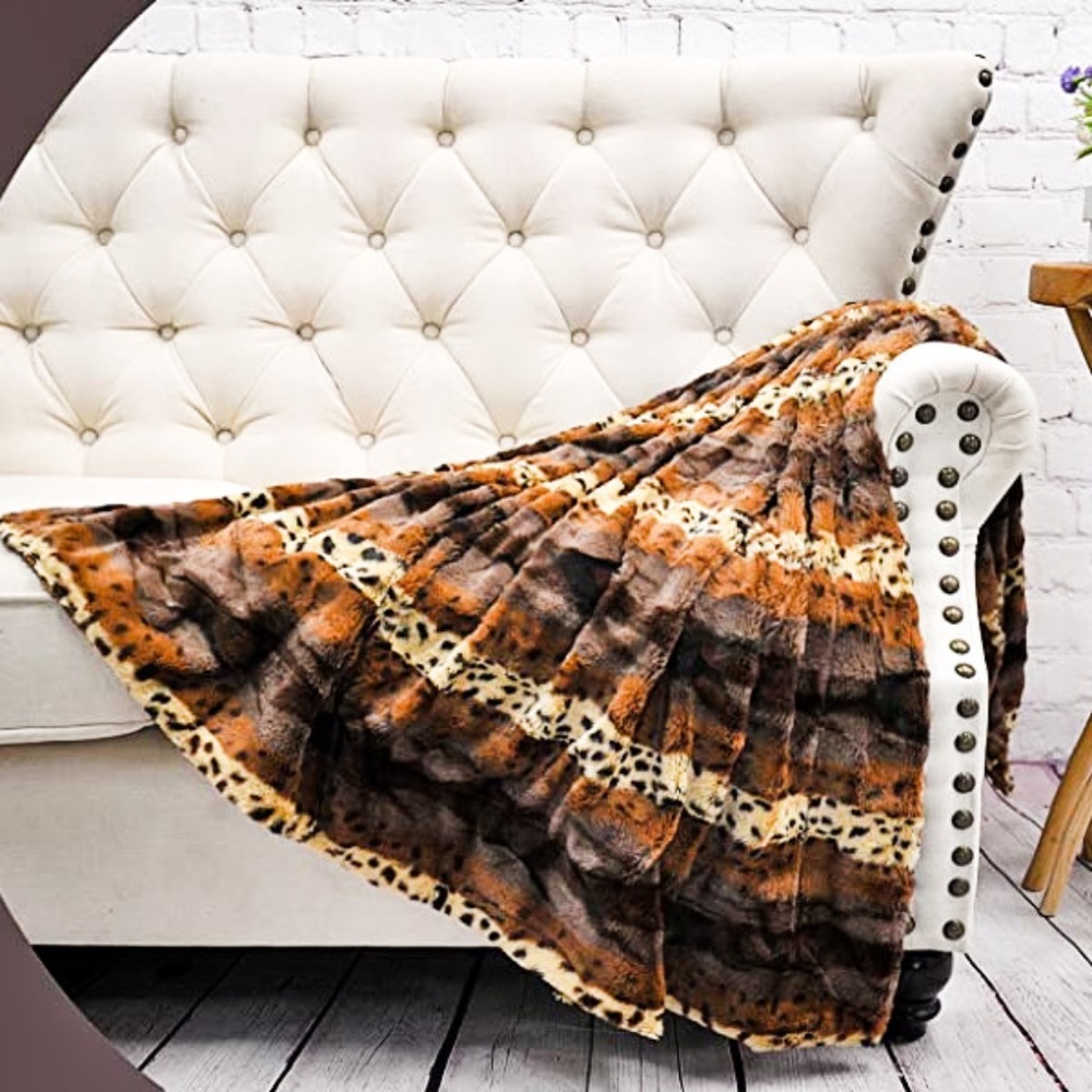 Animal Printed Double Sided Faux Fur Throw 50X60 NWT - Picture 5 of 16